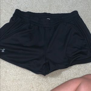 Black under armor shorts with pockets
